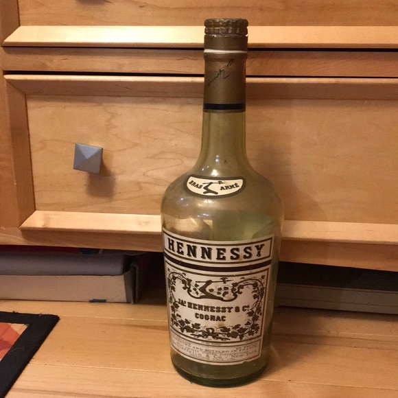 Vintage Bottle of JAs Hennessy Cognac, 80 Proof 1/2 Gallon, Product of France - Picture 2 of 9